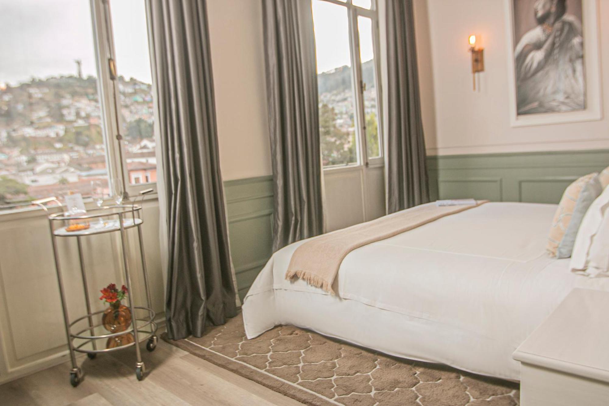 Illa Experience Hotel Quito Esterno foto